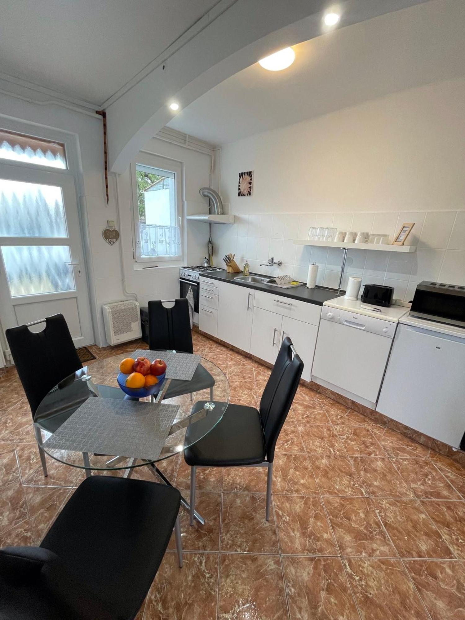 Var-Lak Apartman Balatonfůzfő Eksteriør bilde